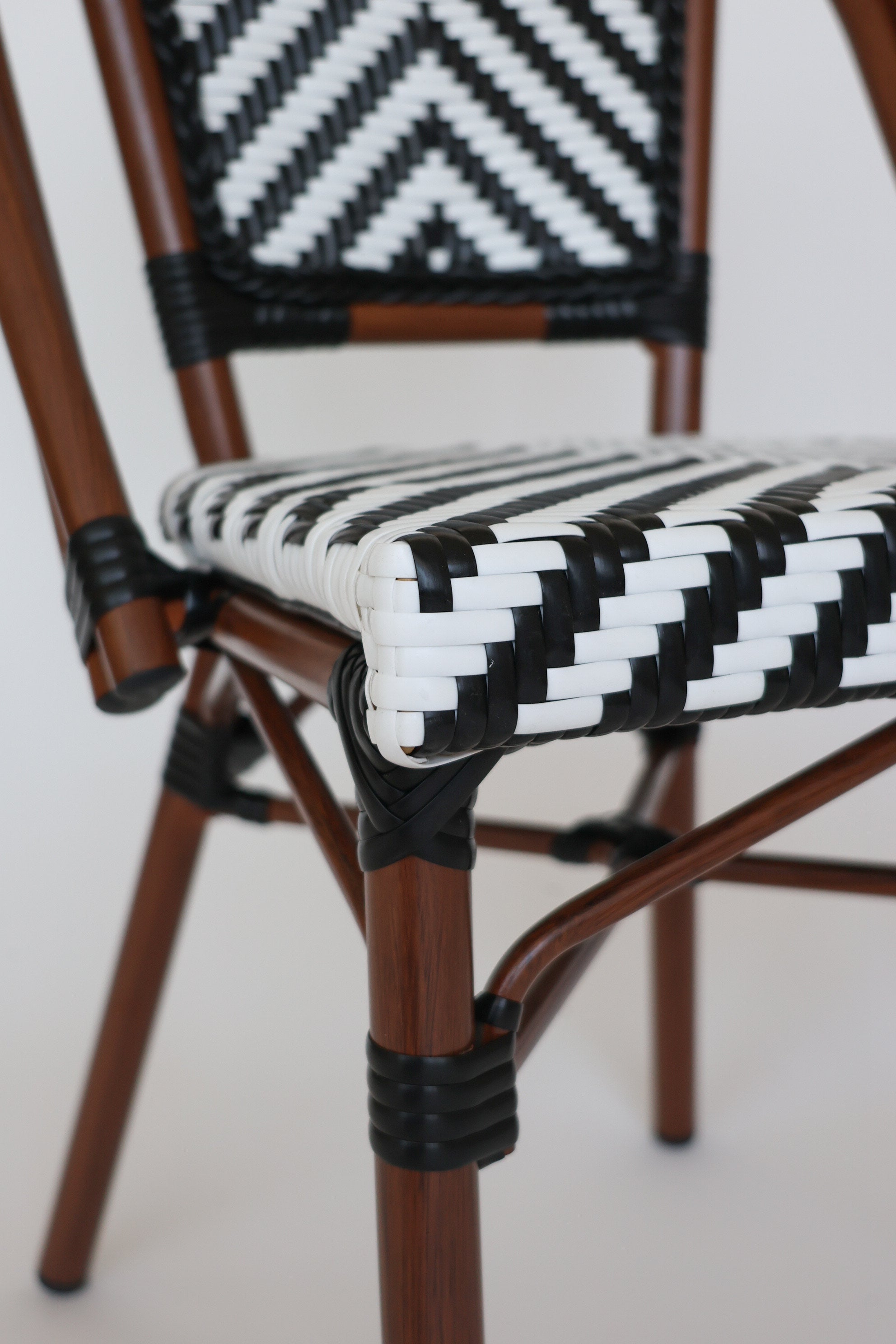 Silla Parisina Negro/Blanca Espiga