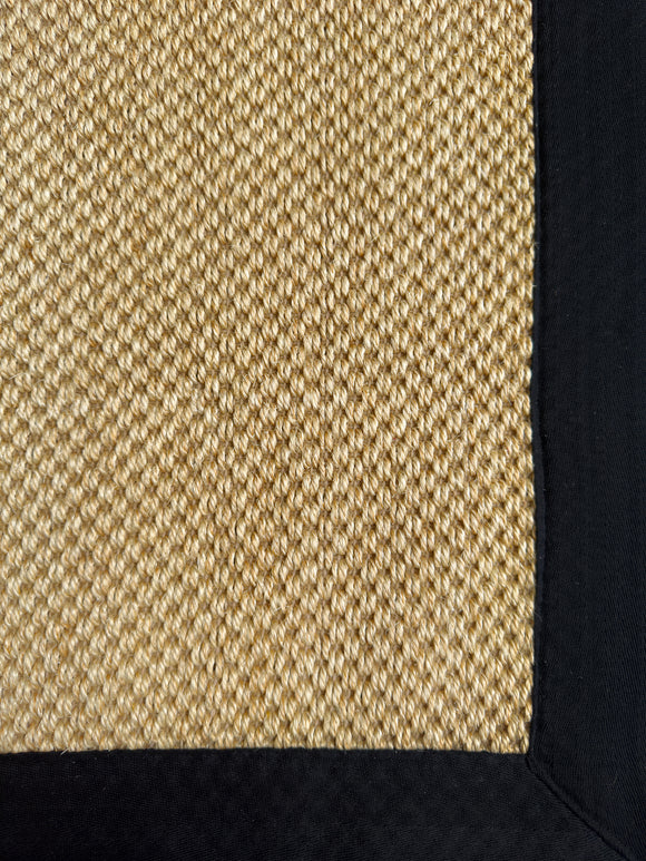 Alfombra de Sisal Natural  borde de Negro en 4 Tamaños
