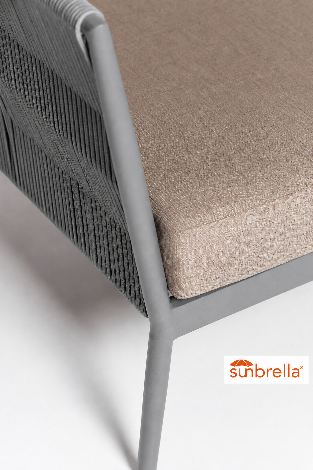 Asiento con logo elevado
