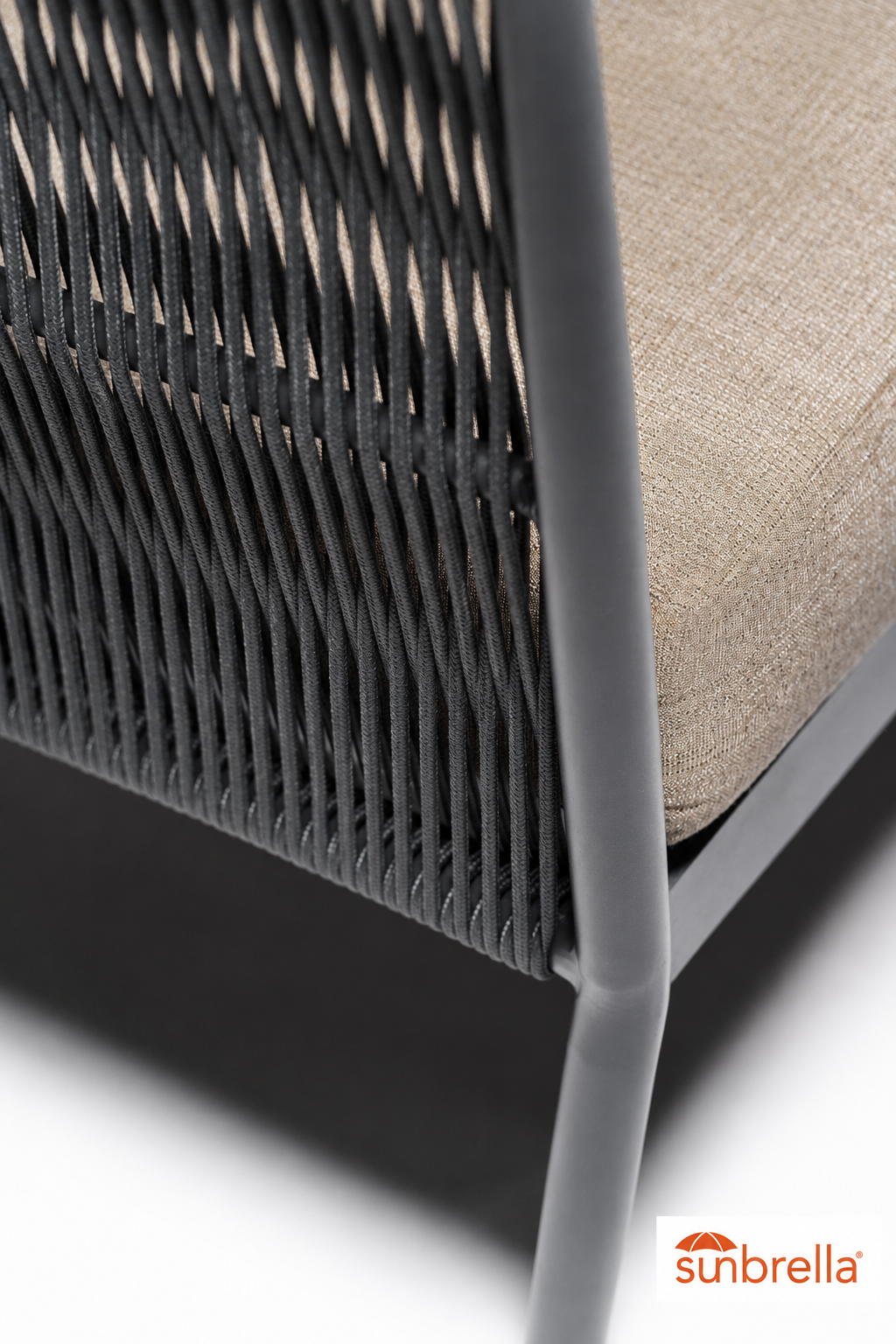 Detalle lateral con logo Sunbrella